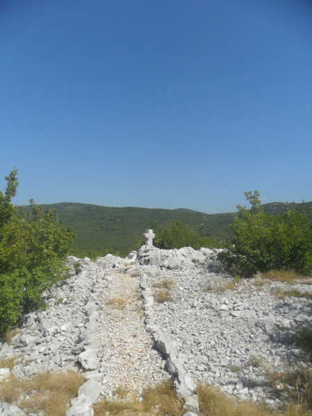 Kameni križ kod Rauja